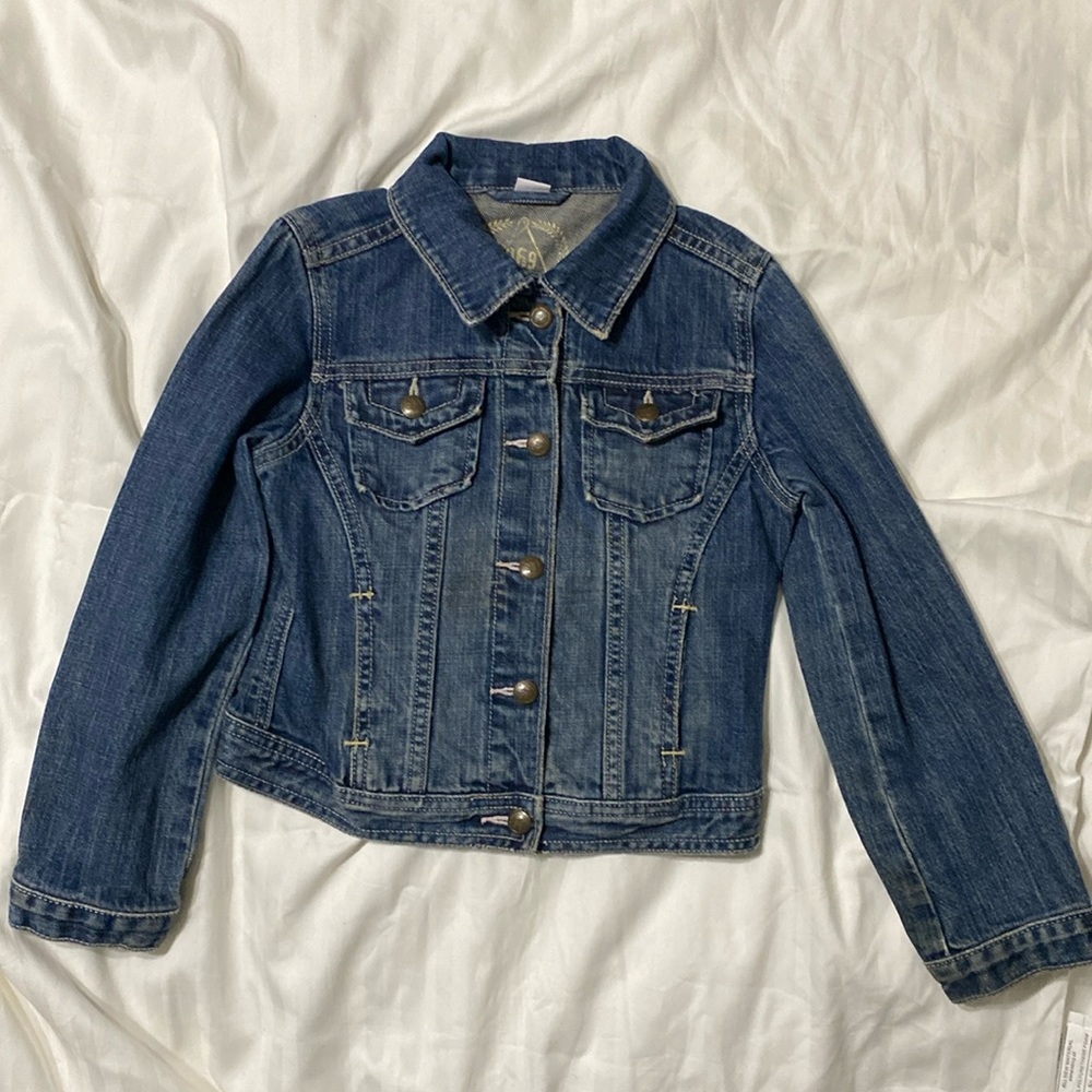 Gap Distressed Jean Jacket girls size 6/7 with real pockets on breast and waist.
